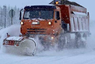 Дороги Тверской области расчищают от снега 250 автомобилей