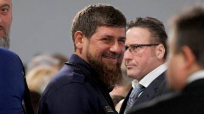 Вице-премьер Украины подвергся травле за фото с Кадыровым