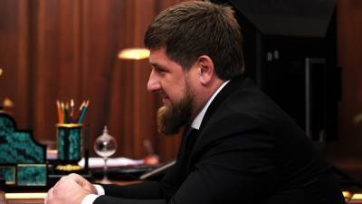 Вице-премьер Украины оказался в центре скандала из-за случайного фото с Кадыровым