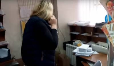 "Идите отсюда": работница Укрпочты прославилась после отказа говорить на украинском языке, видео
