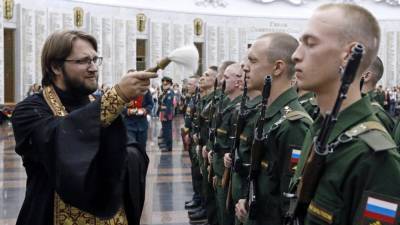 Представитель духовенства объяснил на примере США, зачем в армии нужны священники