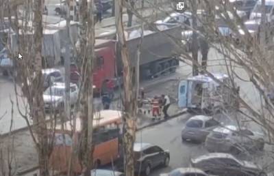 Грузовик снес пожилую женщину в Одессе, видео ДТП: "Хотела перебежать дорогу"