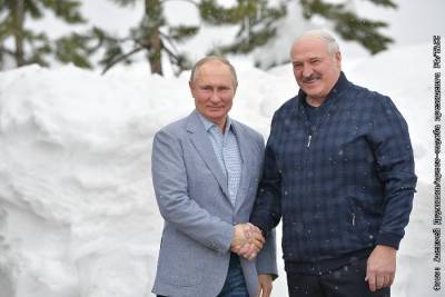 Путин встретился с Лукашенко в Сочи и пригласил покататься на лыжах