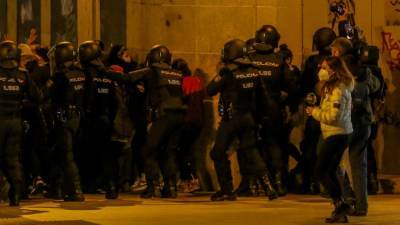 Протесты в Испании показали жестокость полиции в отношении митингующих