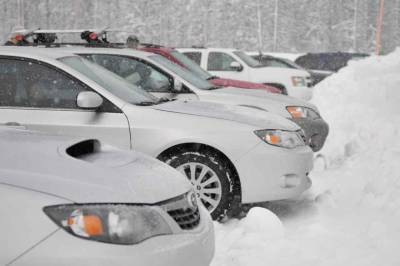 Водителям объяснили, какие вещи не стоит оставлять в автомобиле зимой
