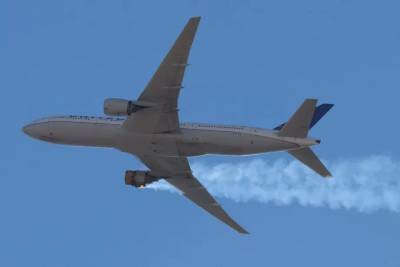 Десятки самолетов Boeing 777 посадили из-за проблем с двигателем