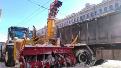 Рекордное количество снега утилизировали за прошедшие сутки в Петербурге