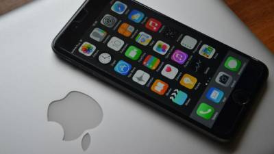 Apple стала лидером на рынке смартфонов по объему продаж
