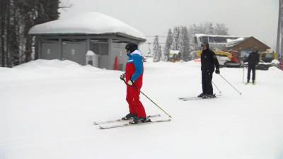 Лыжи и снегоходы: катаясь с Лукашенко, Путин помахал отдыхающим