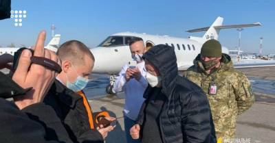 В «Борисполе» посадили самолет с топ-фигурантом дела «ПриватБанка», который хотел бежать из страны