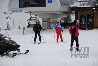 Лукашенко анонсировал белорусскую вакцину от ковида и отправился кататься с Путиным на лыжах