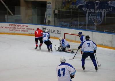 В Рязани полицейские победили сотрудников ФСБ в хоккейном матче