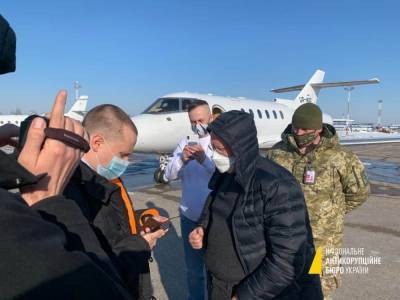 Пытался сбежать: В "Борисполе" посадили самолет из топ-фигурантом дела "ПриватБанка"