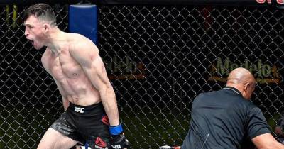 Коленом в полете: боец UFC за минуту "вырубил" соперника жутким ударом (видео)