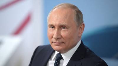 Путин помахал рукой отдыхающим на горнолыжном склоне в Сочи