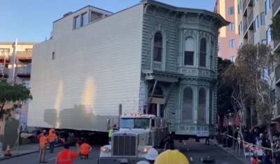 Видео дня: в Сан-Франциско 139-летний дом перевезли на новое место