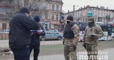 В Одессе иностранец разгуливал с гранатой и запалом: появились фото, видео