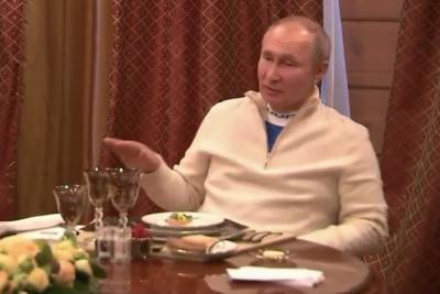 Путин и Лукашенко устроили застолье с 6 бокалами на двоих