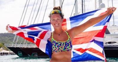 21-летняя британка стала самой молодой женщиной, которая на лодке самостоятельно пересекла Атлантику