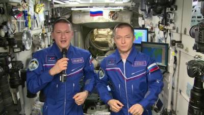 Космонавты поздравили россиян с 23 февраля
