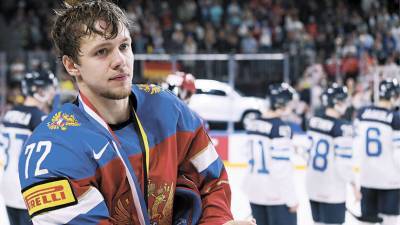 Хоккеиста Панарина отстранили от матчей после обвинений в избиении девушки