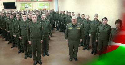 В военкоме Беларуси устроили флешмоб с передачей "заряда энергии" от Лукашенко (видео)