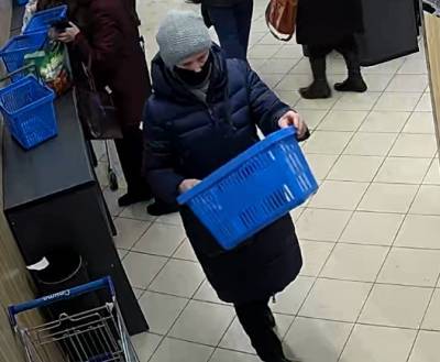 В Гродно женщина в магазине забрала чужой телефон. Теперь ее разыскивает милиция