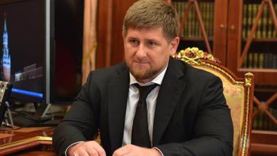 Бывший МИД Украины требует от вице-премьера извинений за фото с Кадыровым