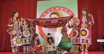 Хатлонские девушки продемонстрировали искусство плетения волос