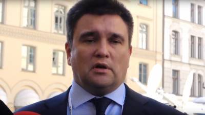 Климкин потребовал извинений от украинского политика за фото с Кадыровым
