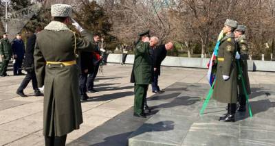 "Вспомнить подвиг предков": посол России возложил венок у Вечного огня в Ереване