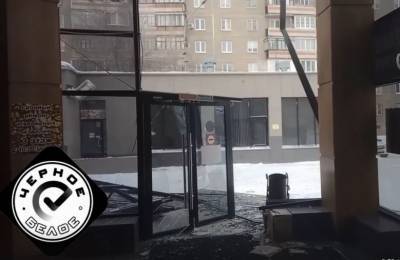 В торговом центре Магнитогорска рухнула входная группа