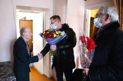 Вице-мэр Липецка поздравил ветерана Великой Отечественной с 23 февраля