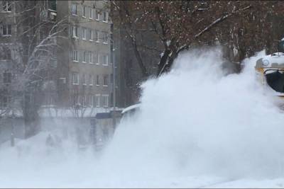 Ледяная метель закрыла школы Саратова