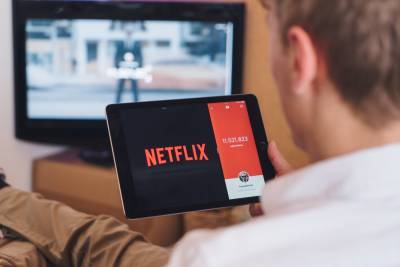 Netflix начнет автоматически загружать для пользователей рекомендованный контент
