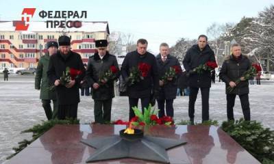 На Сахалине отметили 23 Февраля возложением цветов к Вечному огню