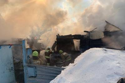 Страшный пожар в Новосибирске. Двое детей погибли, третьего ищут