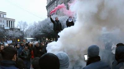 Тысячи жителей Еревана вышли на улицы и требуют отставки Пашиняна — видео