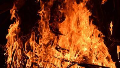 Новосибирец заживо сгорел при пожаре в собственном доме