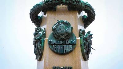 Беглов возложил цветы к обелиску на Восстания в честь Дня защитника Отечества