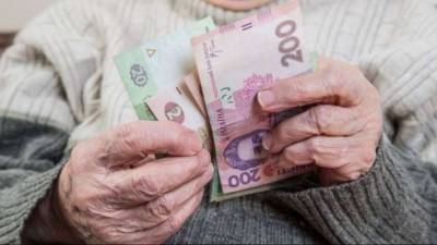 Пенсионеры старше 75 лет не получат обещанной надбавки 400 гривен