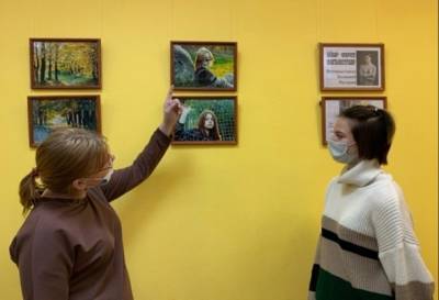 Фотовыставка «Мир через объектив» открылась в Сланцах