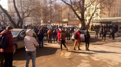 Приговор Стерненко: под судом активисты устроили акцию протеста