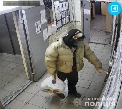 В Киеве уборщик украл полмиллиона гривен у клиента