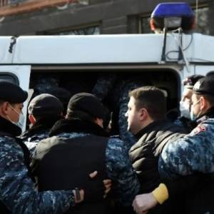 В Ереване протестуют за отставку Пашиняна: начались задержания. Видео