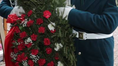 На Пискарёвском кладбище в Петербурге почтили память погибших воинов