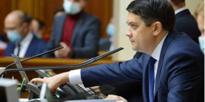 Рада на внеочередном заседании приняла правки Зеленского к закону о назначении на госдолжности — видео
