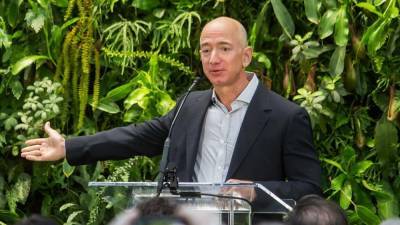 Глава Amazon обошел Илона Маска в списке самых богатых людей планеты