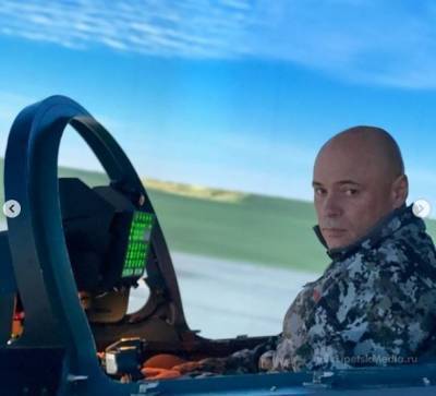 Игорь Артамонов сел за штурвал самолета
