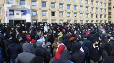 В Грузии проходит акция протеста перед зданием правительства